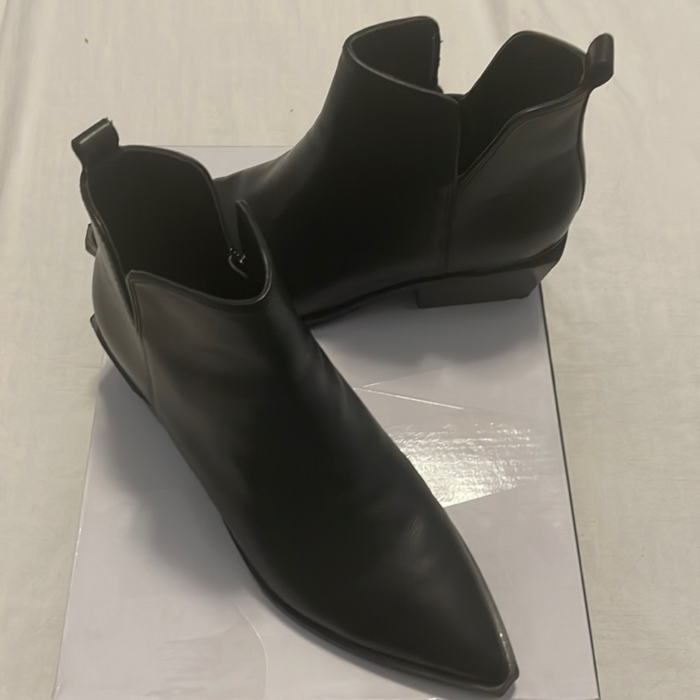 Nine West Yerly black booties in size 5 M